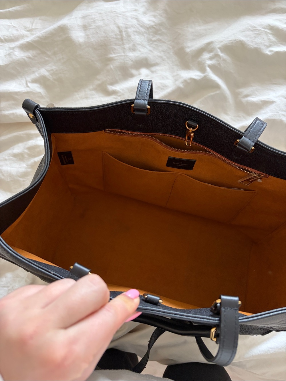 Louis Vuitton OnTheGo Black GM - Picture 6 of 9